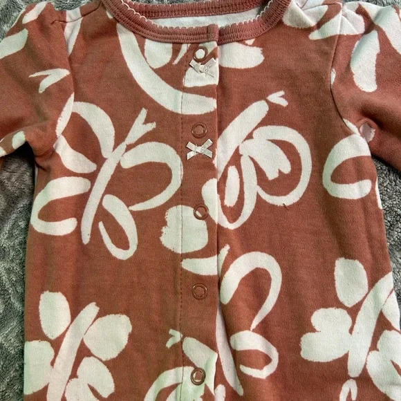 Carter’s baby footie pajamas - Picture 3 of 4